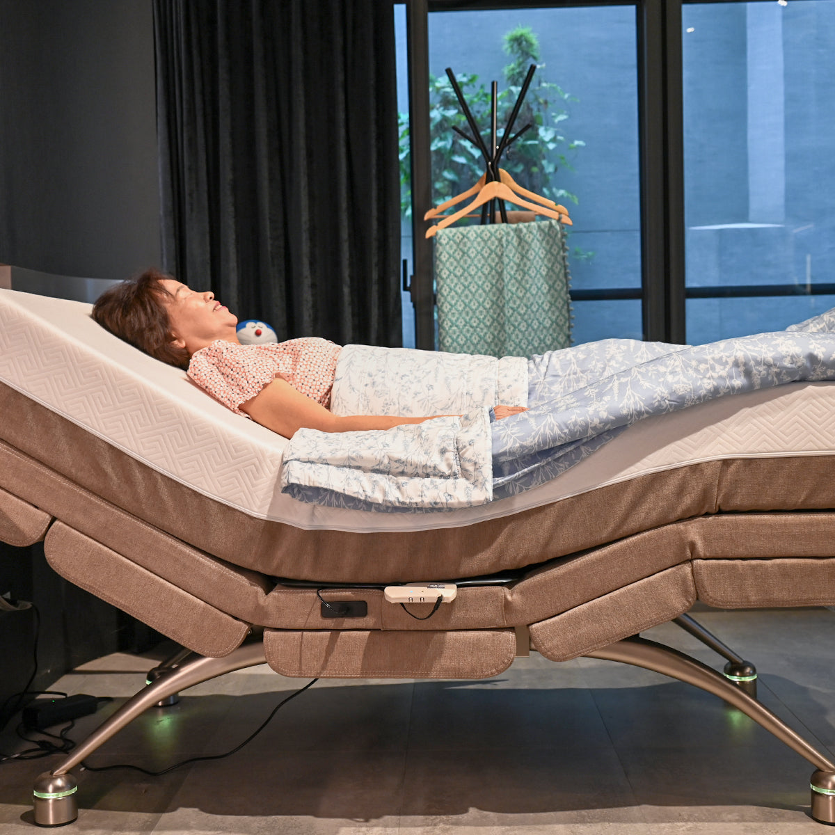 蓬蓬NinJa.舒展按摩電動床